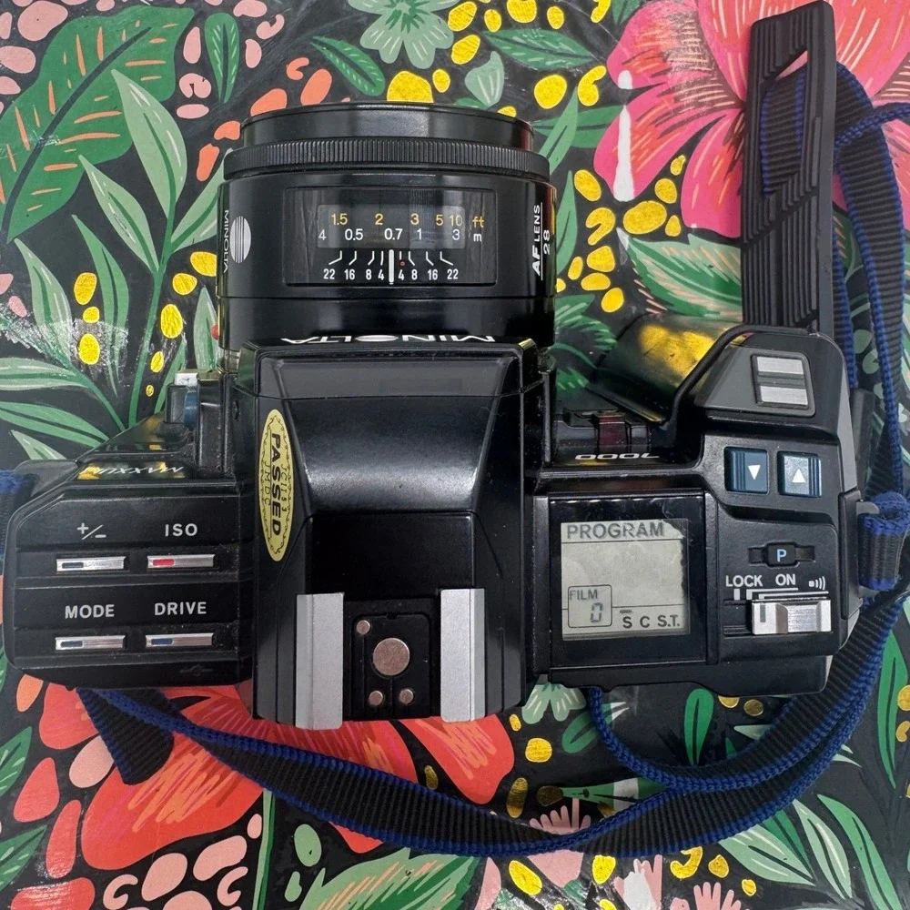 Minolta Maxxum 7000 35mm SLR Film Camera with AF 28mm f2.8 Lens and Strap